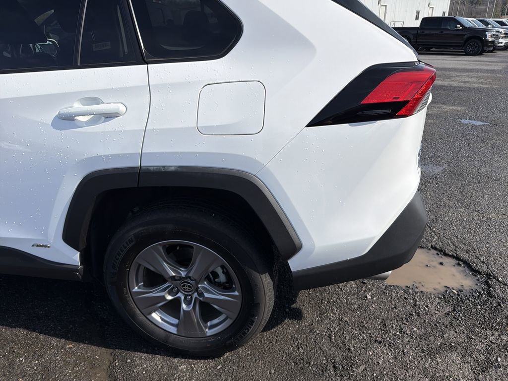 Used 2025 Toyota RAV4 XLE AWD/4WD image 9