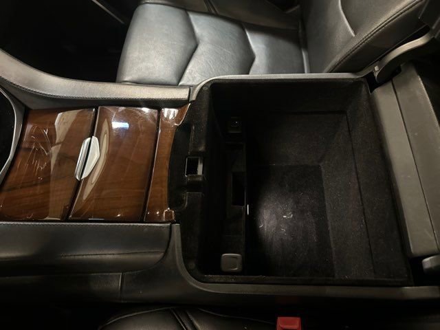 Used 2016 Cadillac Escalade Luxury image 28