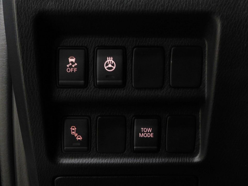 Used 2018 Nissan Pathfinder SV image 39