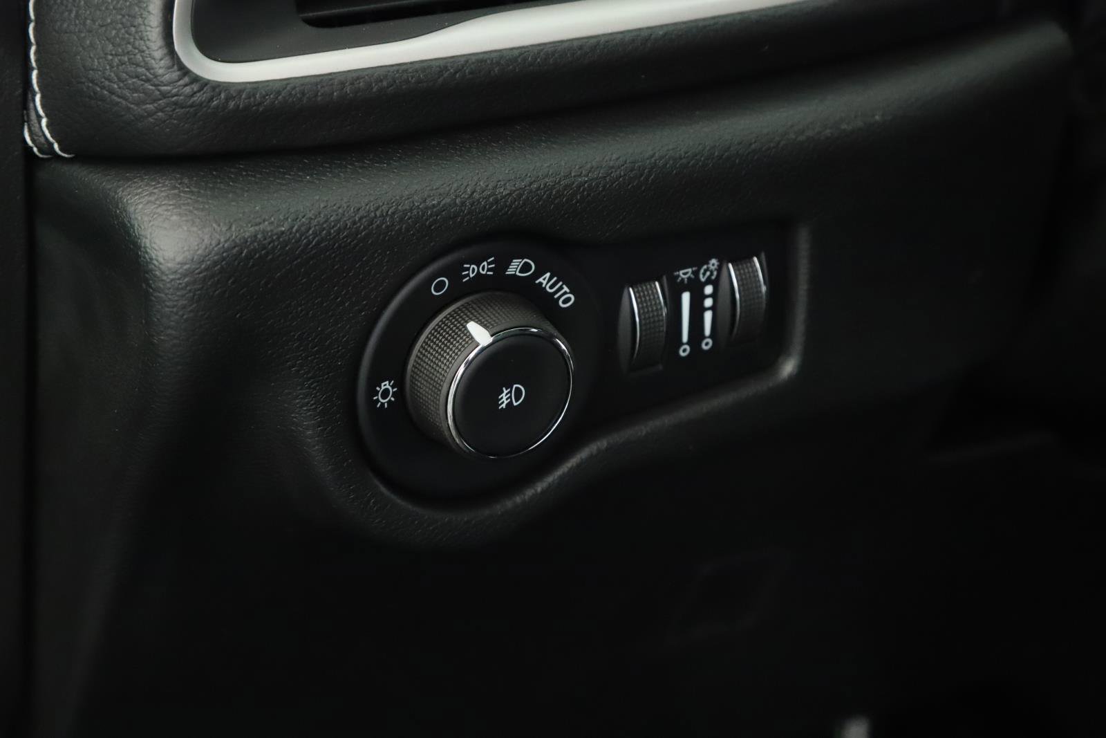 New 2026 Chrysler Pacifica Select image 9