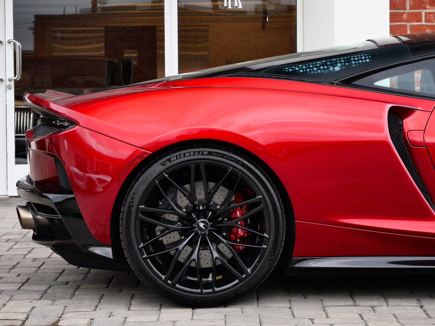 Used 2022 McLaren GT image 16