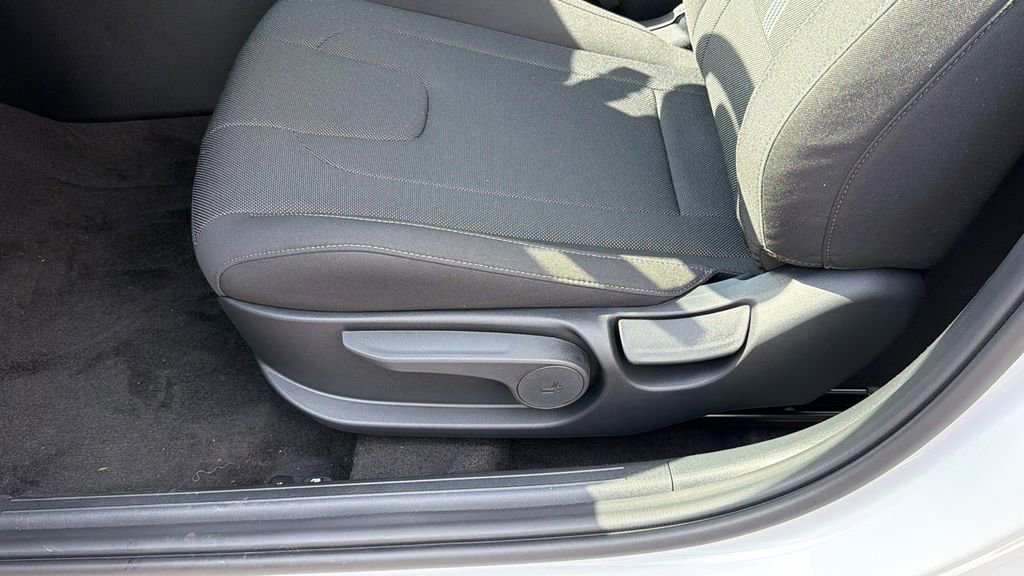 New 2026 Hyundai Elantra SE image 10