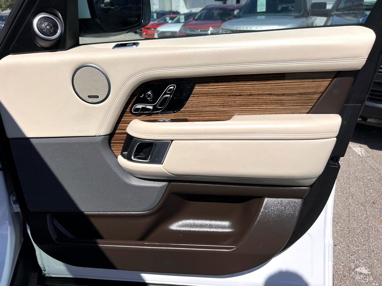 Used 2018 Land Rover Range Rover Long Wheelbase Supercharged image 37