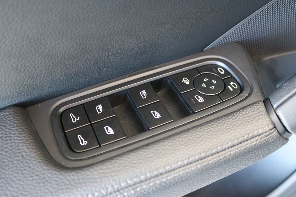 Used 2024 Porsche Cayenne image 14