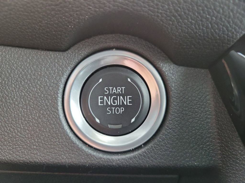 Used 2025 Chevrolet Traverse LT image 30