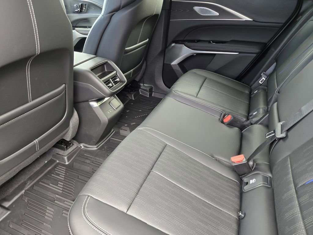 New 2026 Cadillac Lyriq Premium Luxury w/ LPO, Floor Liner Package AWD/4WD image 18