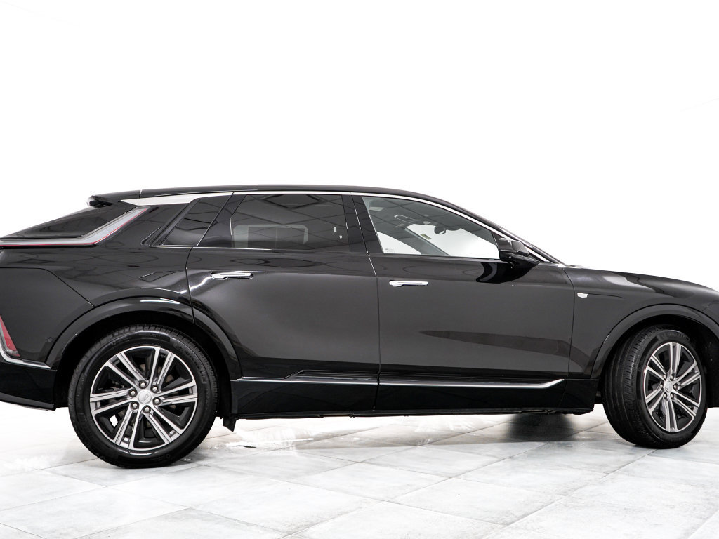 Used 2024 Cadillac Lyriq Luxury AWD/4WD image 7