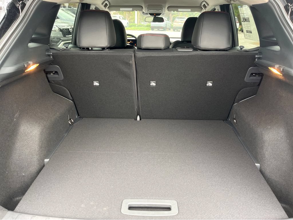 New 2025 Nissan Kicks SR FWD image 10