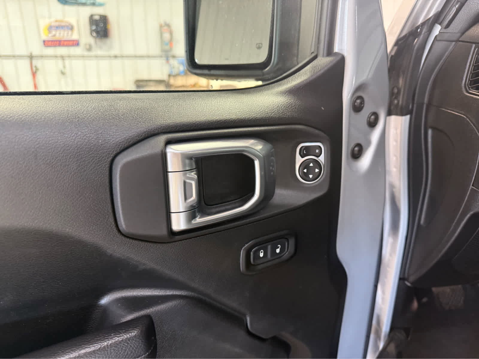 Used 2024 Jeep Wrangler Sport S w/ Convenience Group image 8