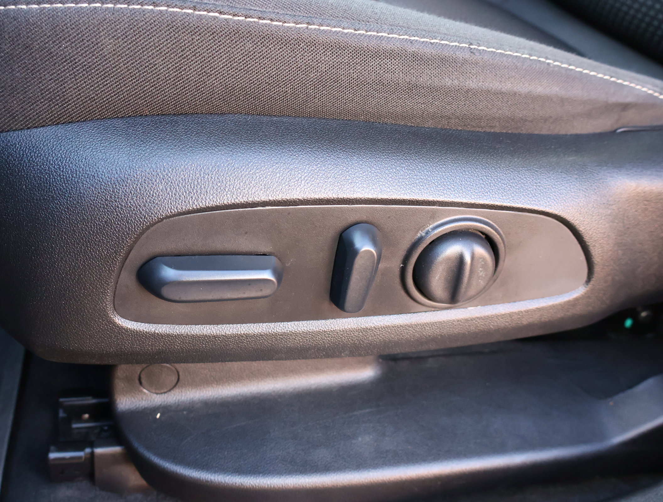 Used 2023 GMC Acadia SLE w/ Driver Convenience Package image 10