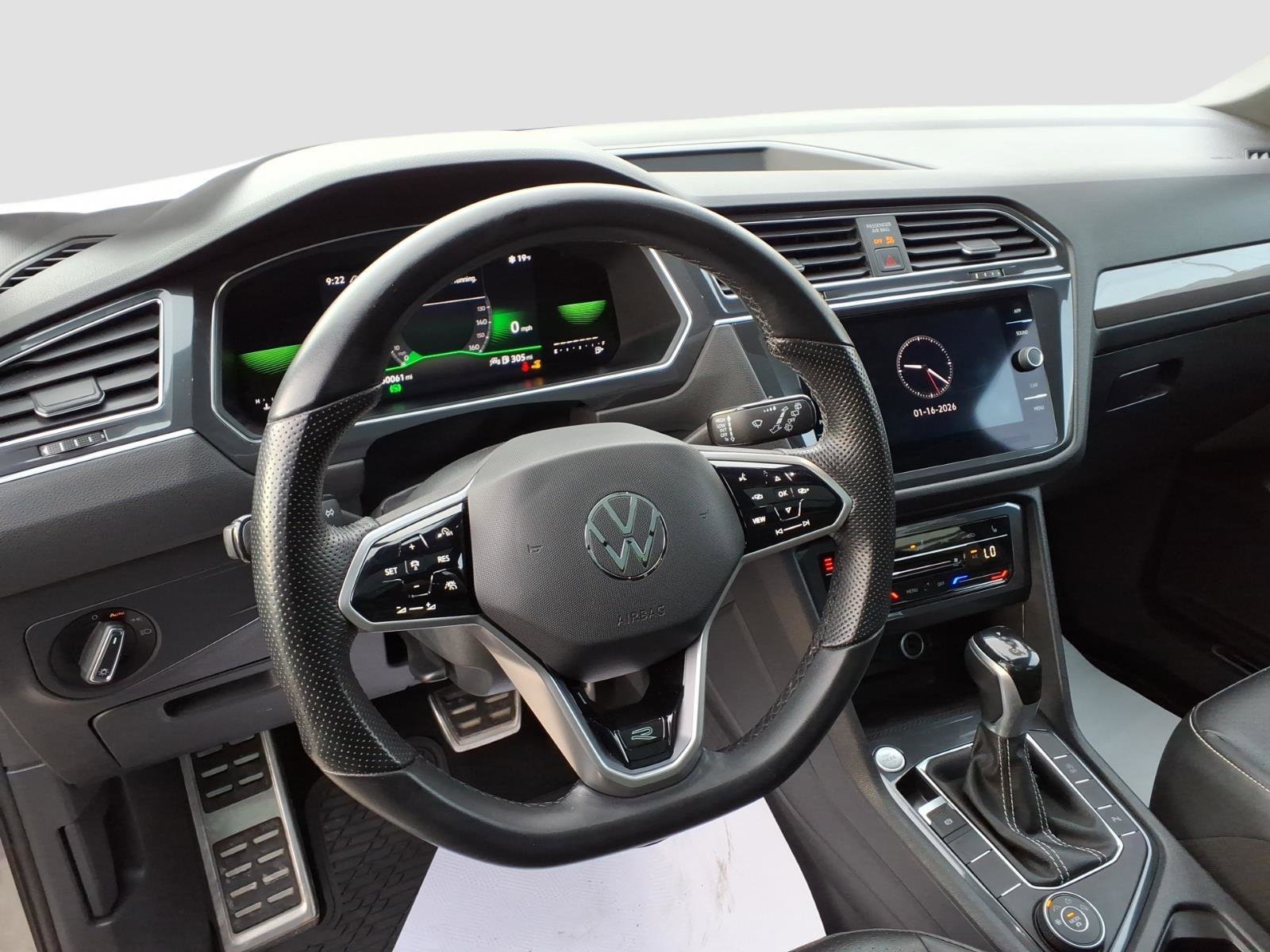 Used 2022 Volkswagen Tiguan SE R-Line image 12
