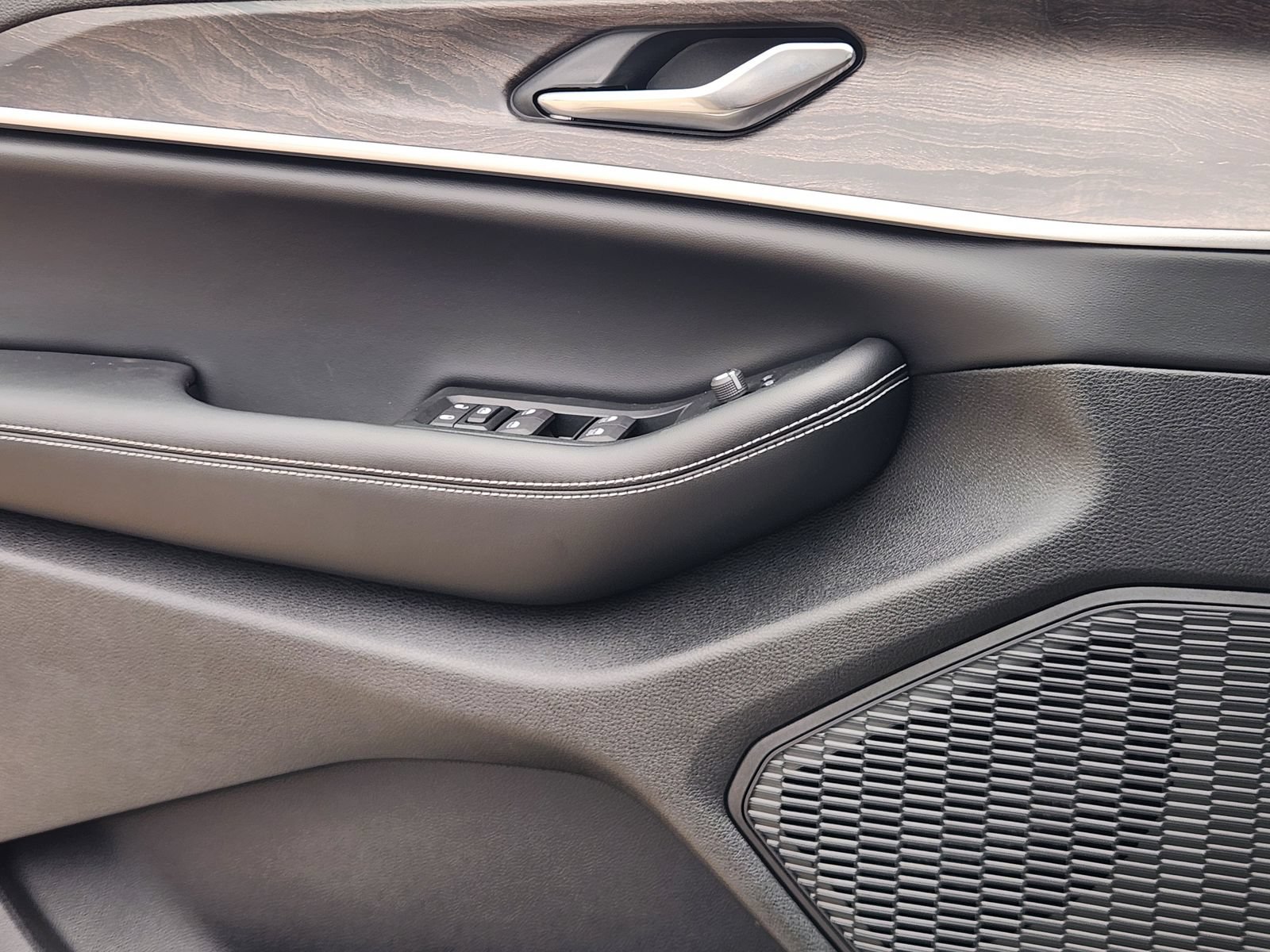 New 2026 Jeep Grand Cherokee Altitude RWD image 18