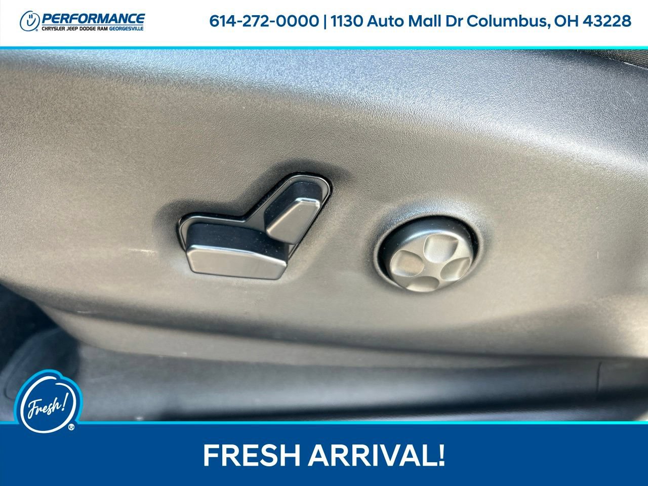 Used 2026 Chrysler Pacifica Select FWD image 18