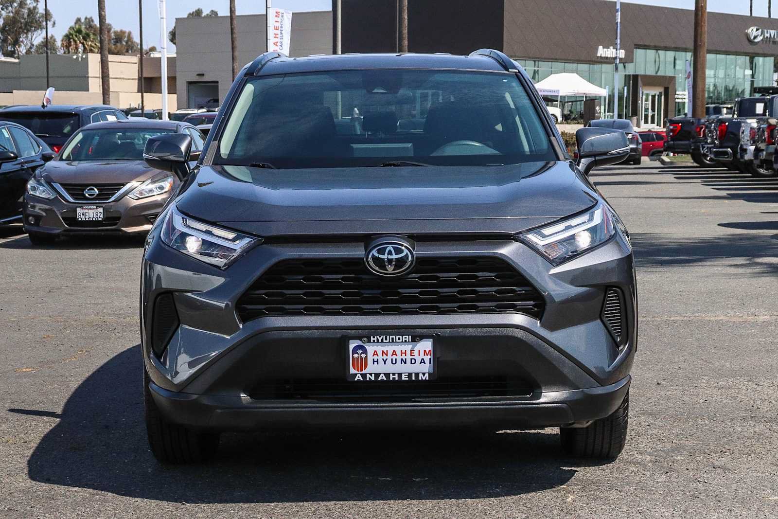 Used 2022 Toyota RAV4 XLE w/ Convenience Package FWD image 2