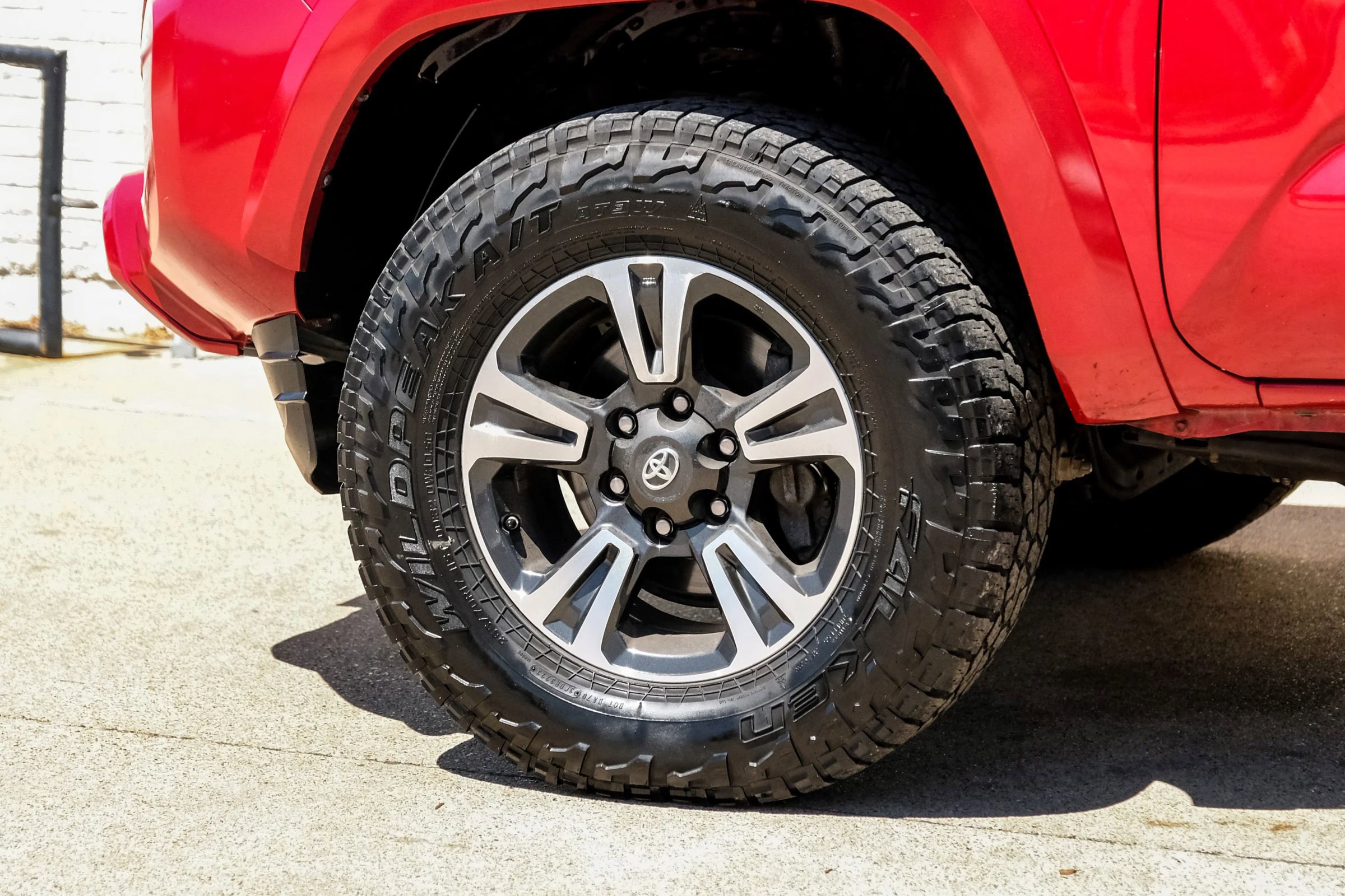 Used 2018 Toyota Tacoma TRD Sport w/ Technology Package RWD image 50