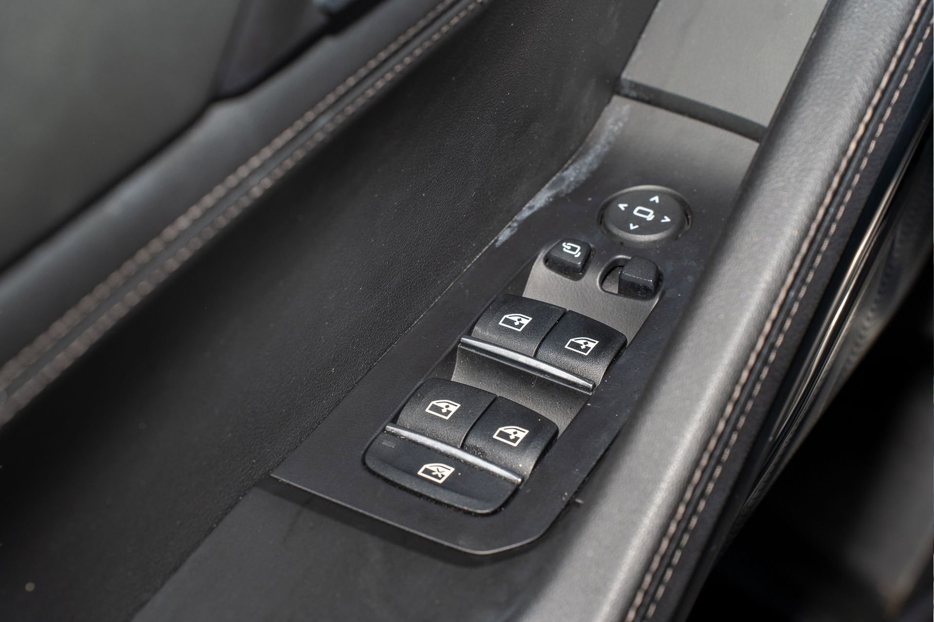 Used 2024 BMW X6 M60i w/ Dynamic Handling Package image 28