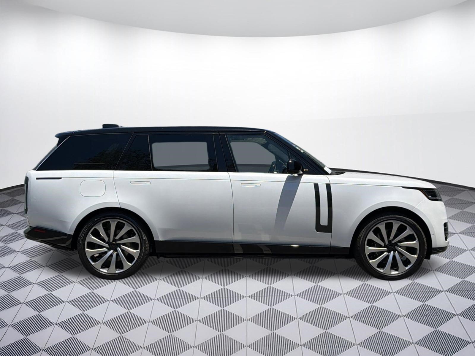 New 2026 Land Rover Range Rover Long Wheelbase SE AWD/4WD image 7