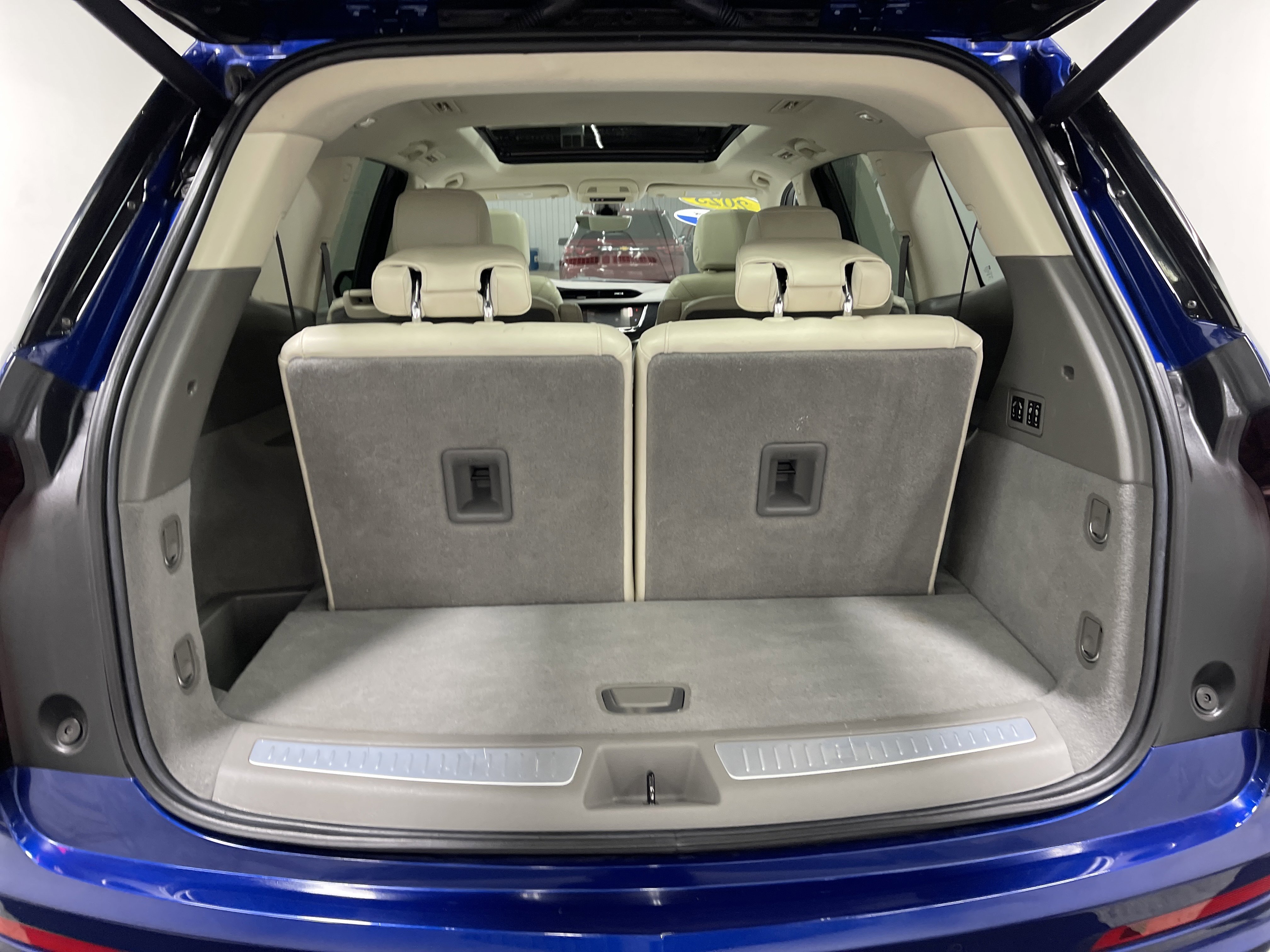 Used 2023 Cadillac XT6 Premium Luxury w/ Technology Package AWD/4WD image 18