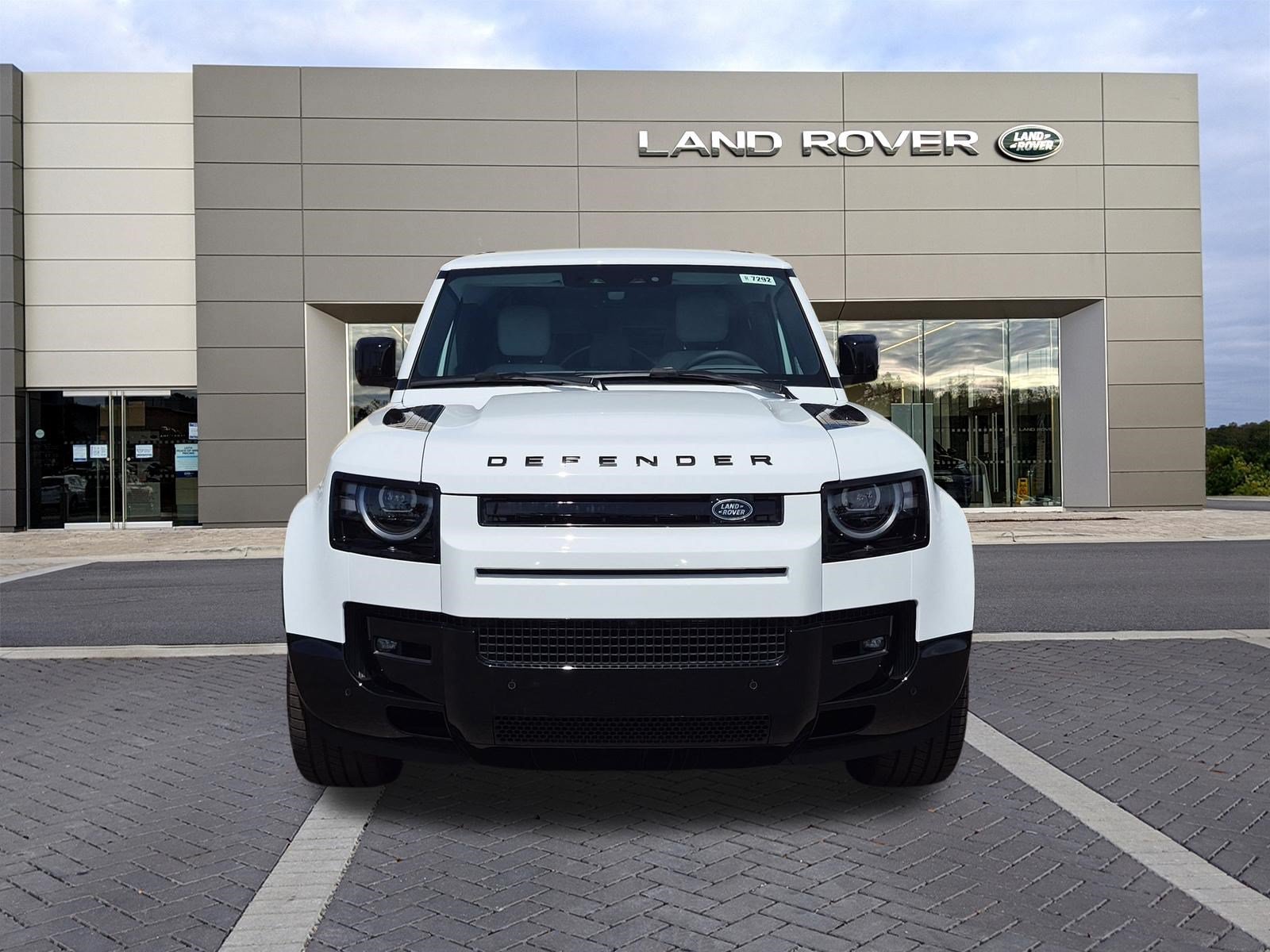 New 2026 Land Rover Defender 110 X-Dynamic SE AWD/4WD image 2