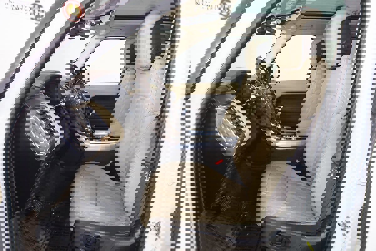 Used 2020 Land Rover Range Rover Sport SE image 12