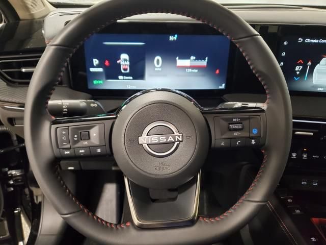 Used 2025 Nissan Kicks SR AWD/4WD image 17