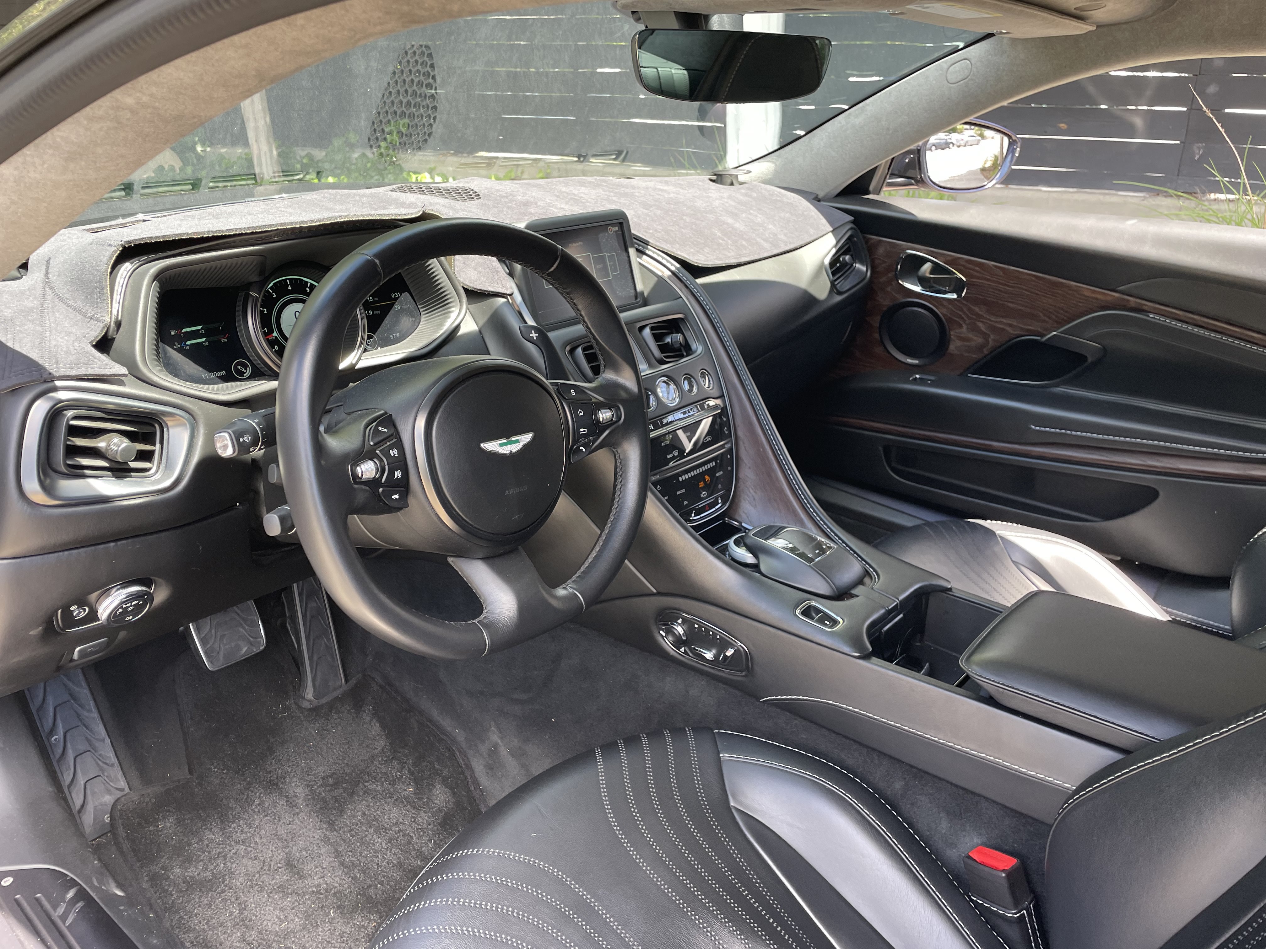 Used 2017 Aston Martin DB11 V12 RWD image 4