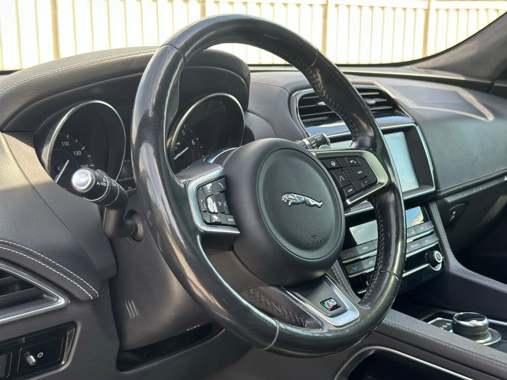 Used 2020 Jaguar F-PACE S AWD/4WD image 16