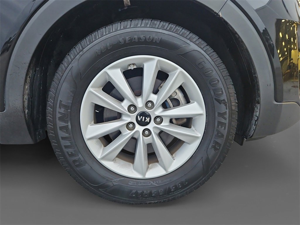 Used 2020 Kia Sorento LX image 16