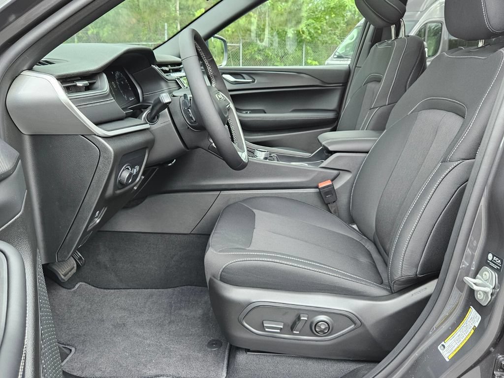 New 2025 Jeep Grand Cherokee Laredo X w/ Luxury Tech Group I RWD image 10