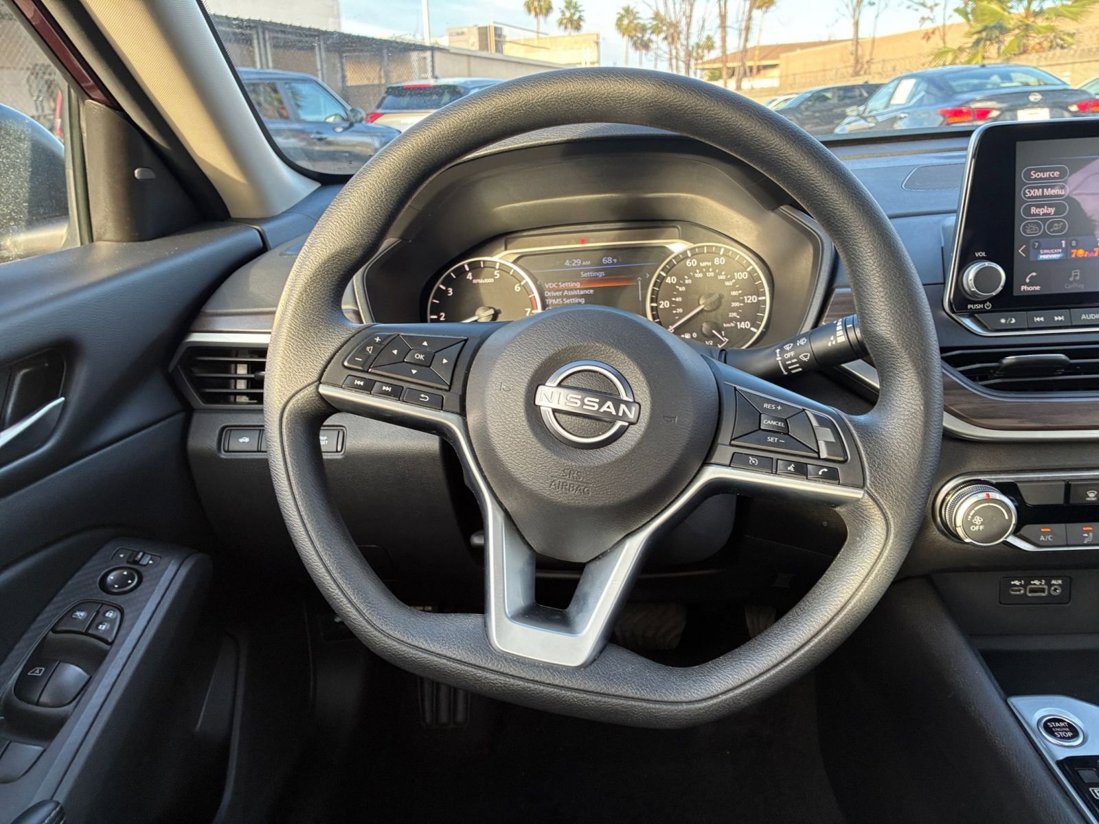 Used 2025 Nissan Altima 2.5 SV FWD image 31
