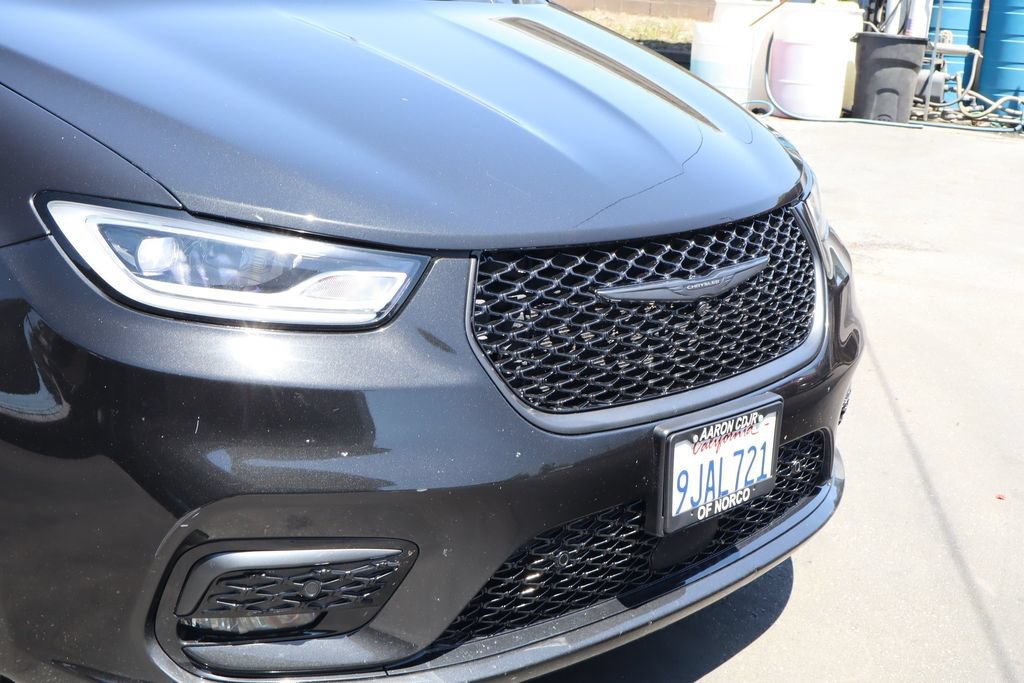Used 2024 Chrysler Pacifica Premium FWD image 9