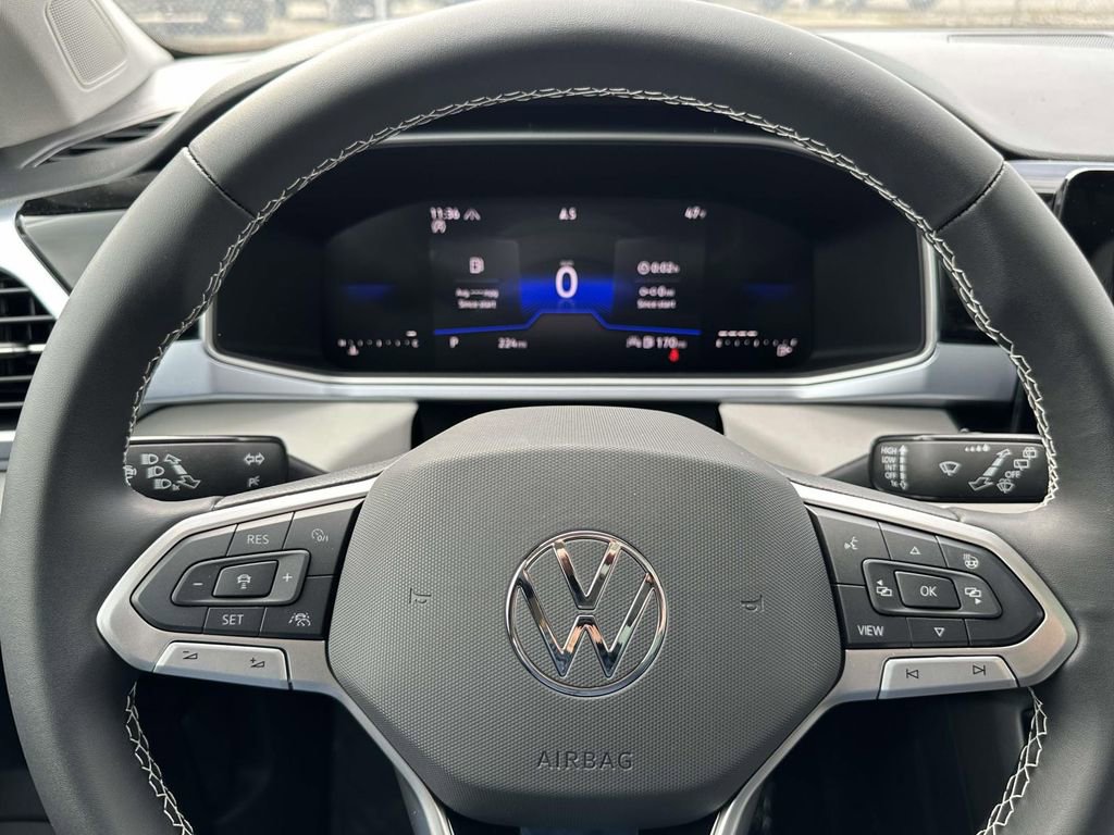 New 2025 Volkswagen Taos SE AWD/4WD image 16