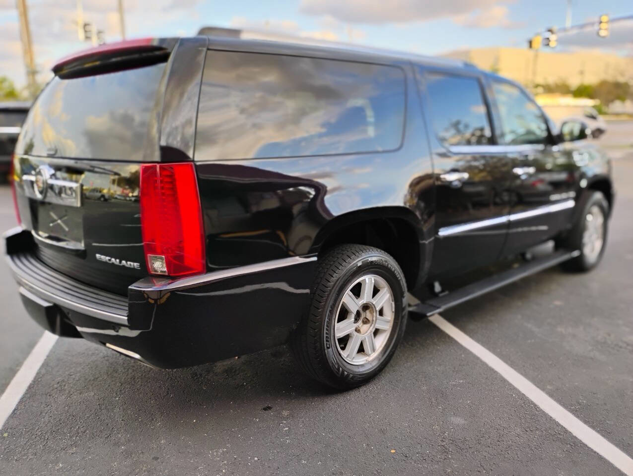 Used 2014 Cadillac Escalade ESV Platinum AWD/4WD image 3