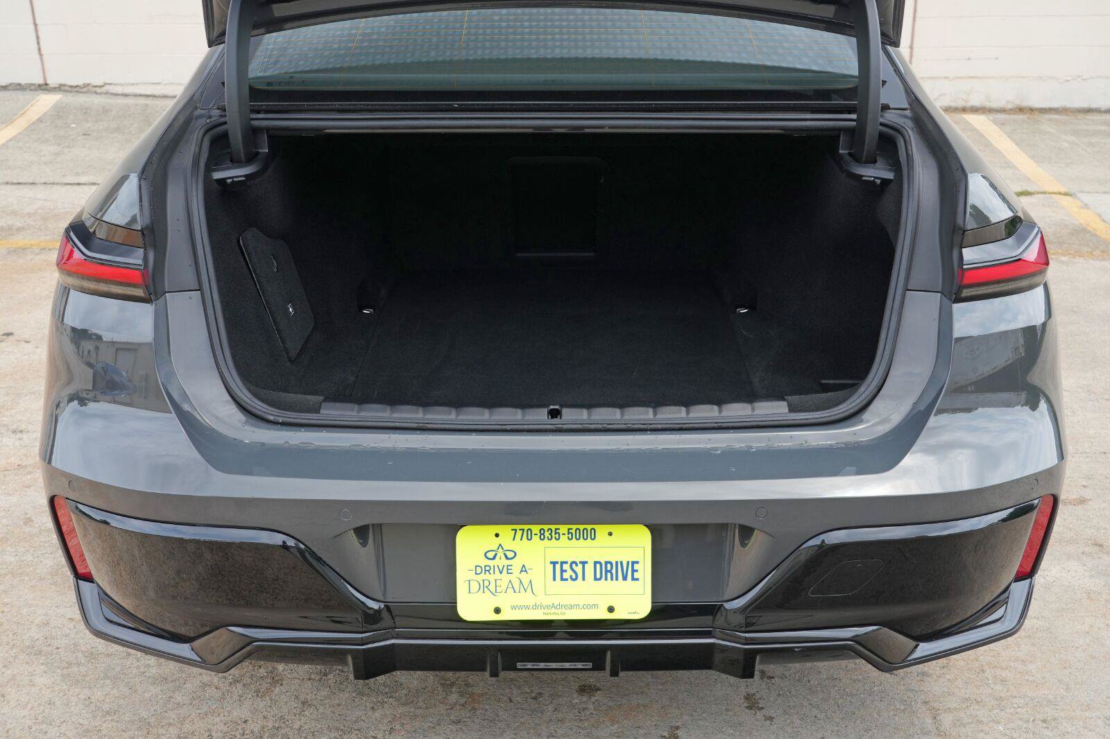 Used 2024 BMW i7 eDrive50 w/ M Sport Package RWD image 10