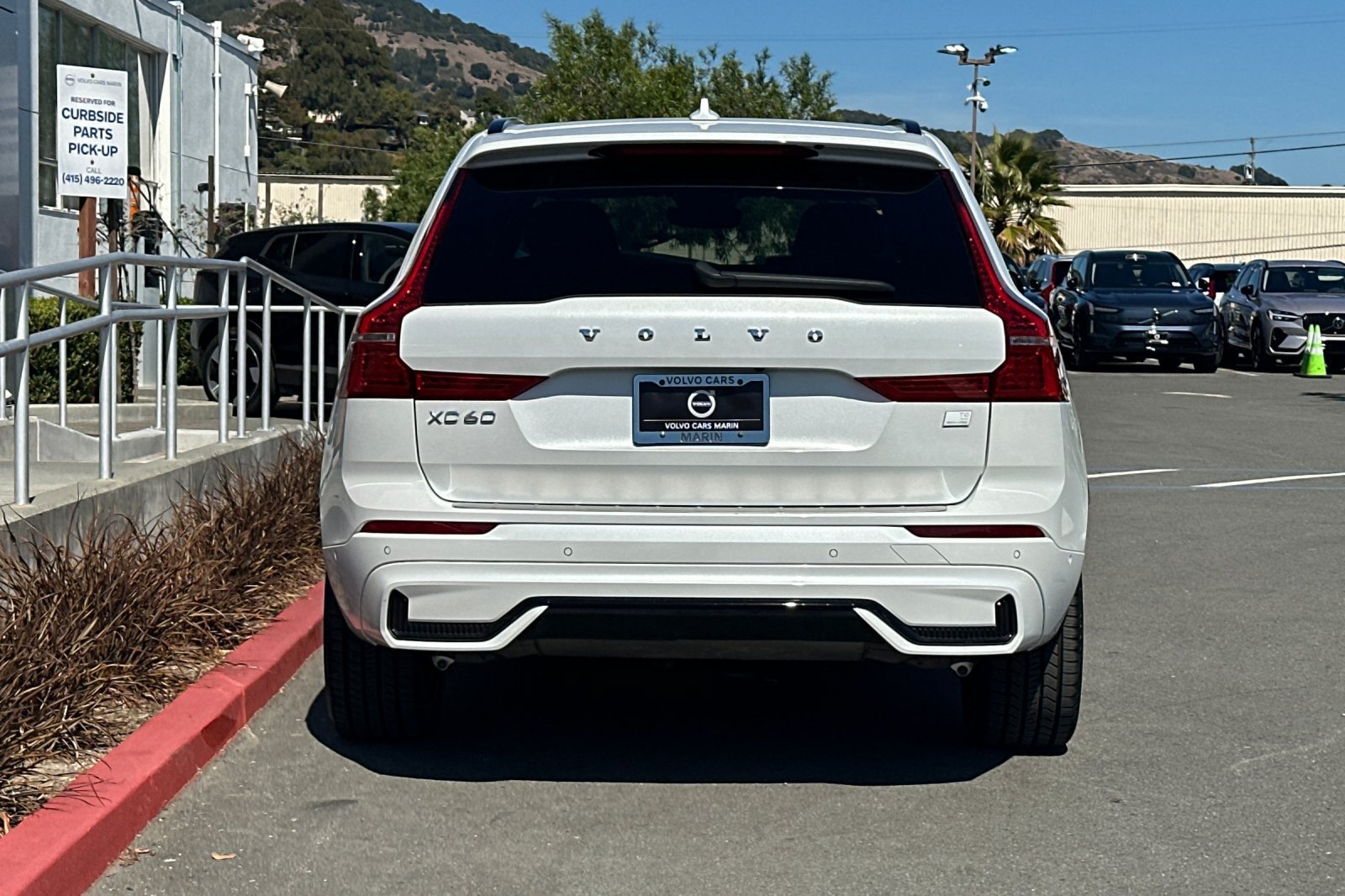 Certified 2024 Volvo XC60 T8 Ultimate w/ Protection Package Premier AWD/4WD image 8