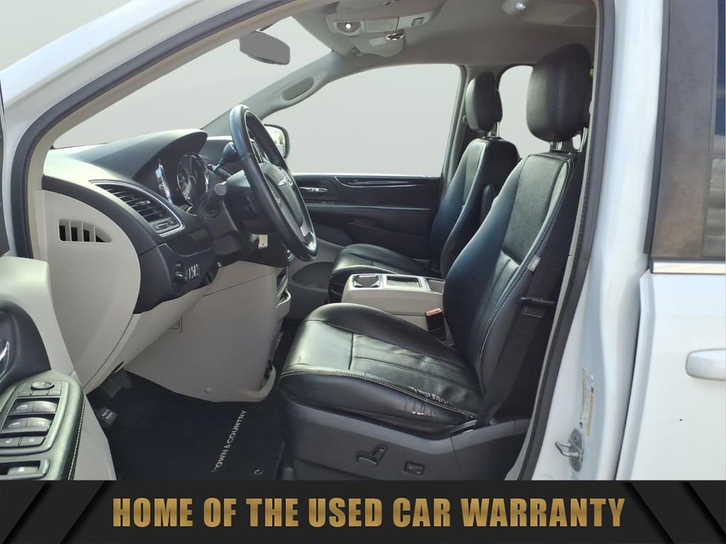 Used 2014 Chrysler Town & Country Touring FWD image 15