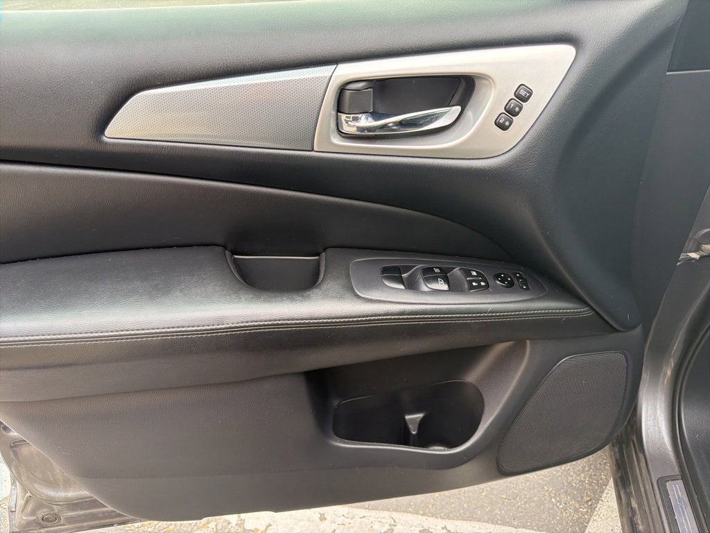 Used 2017 Nissan Pathfinder SL image 25