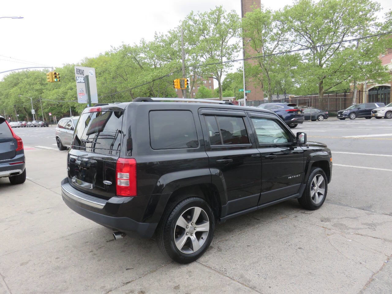 Used 2016 Jeep Patriot High Altitude AWD/4WD image 5