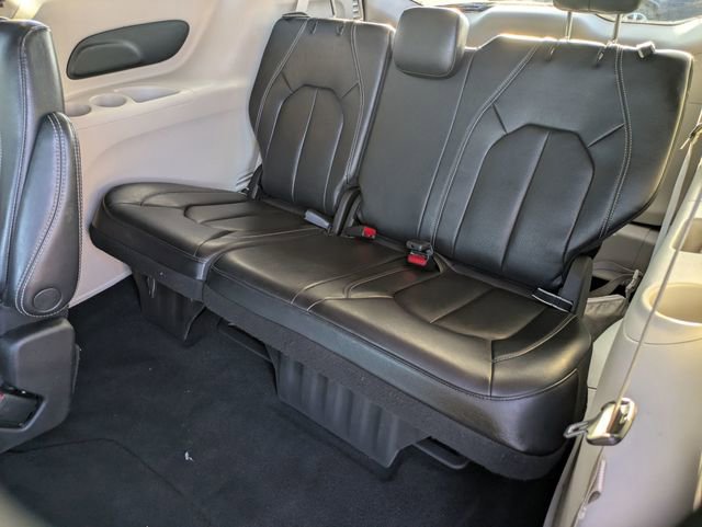 Used 2022 Chrysler Pacifica Touring-L image 26