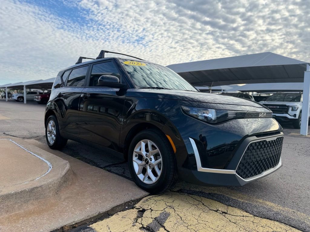 Used 2023 Kia Soul S image 3