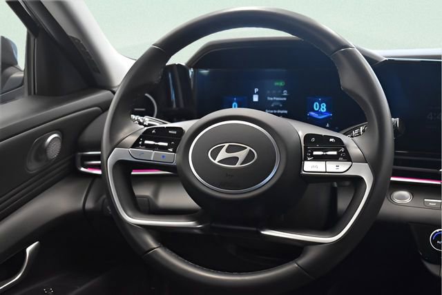 Used 2025 Hyundai Elantra SEL FWD image 24