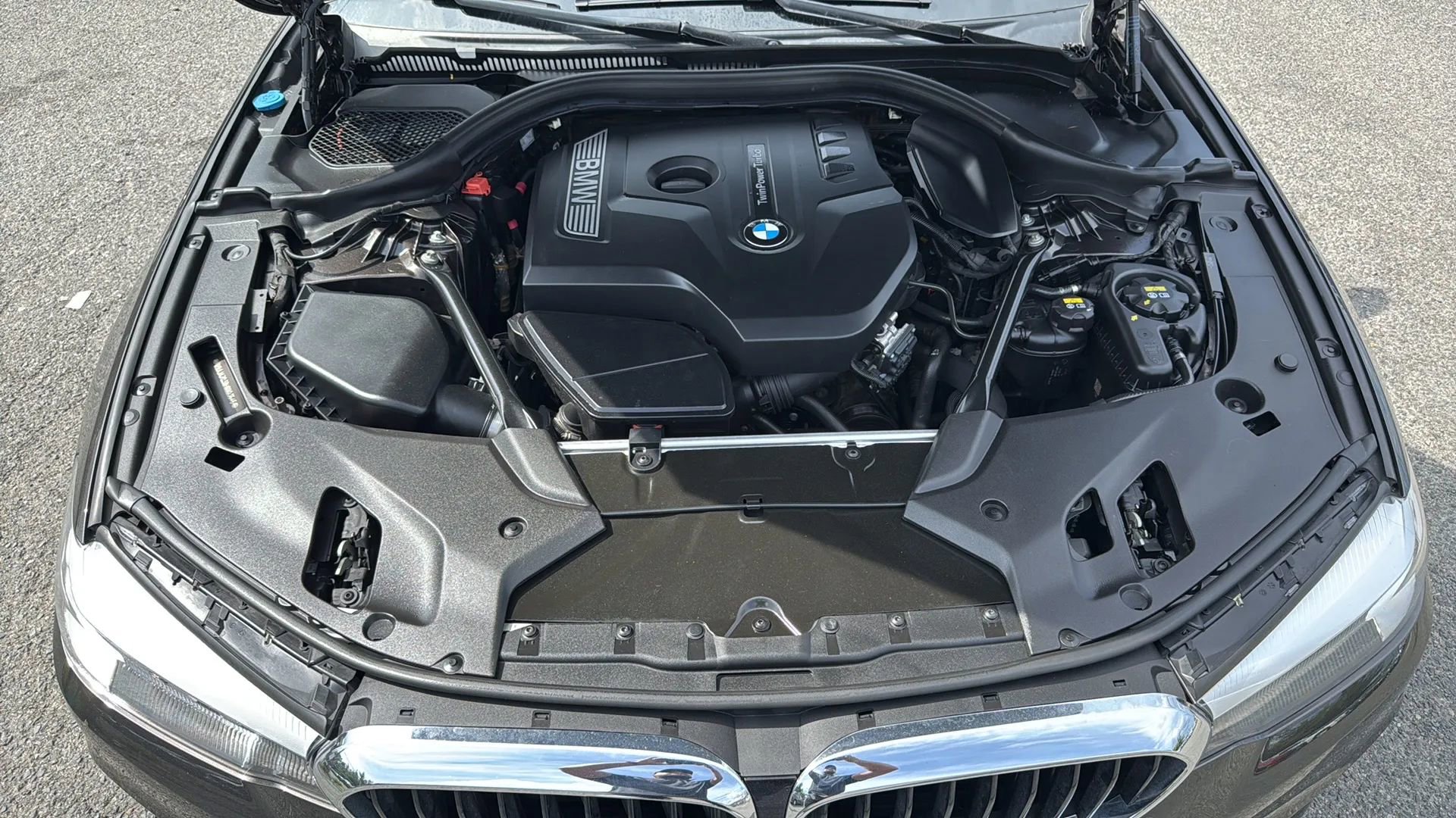 Used 2017 BMW 530i xDrive image 25