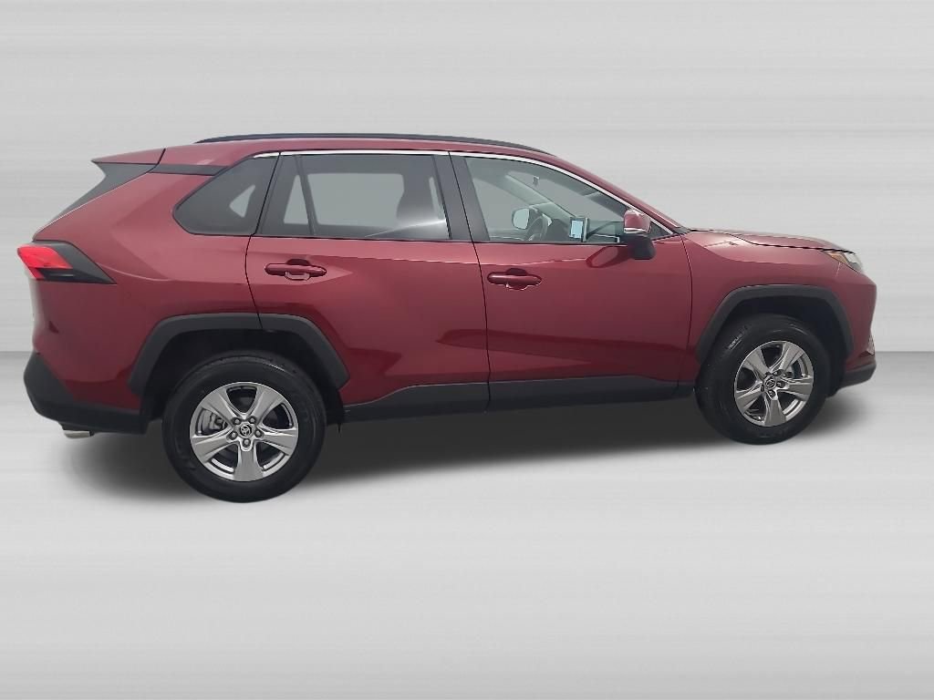 Used 2025 Toyota RAV4 XLE AWD/4WD image 3