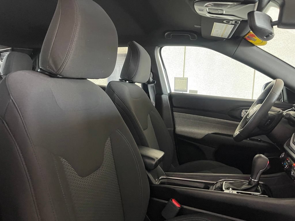 Used 2025 Jeep Compass Sport AWD/4WD image 12