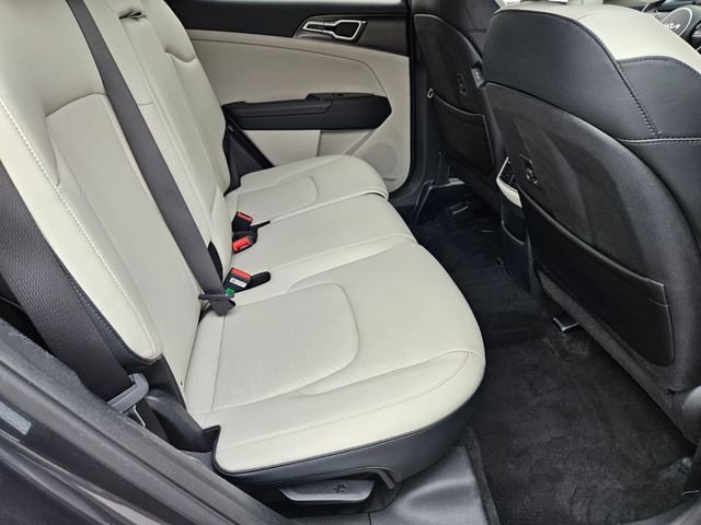 Used 2023 Kia Sportage EX image 17