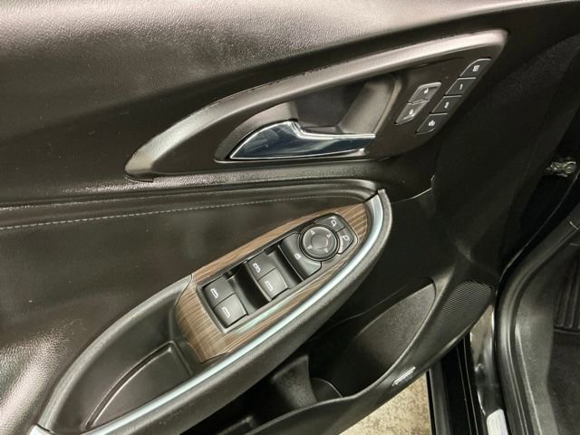 Used 2018 Chevrolet Malibu Premier w/ Premier Sun and Wheel Package image 15