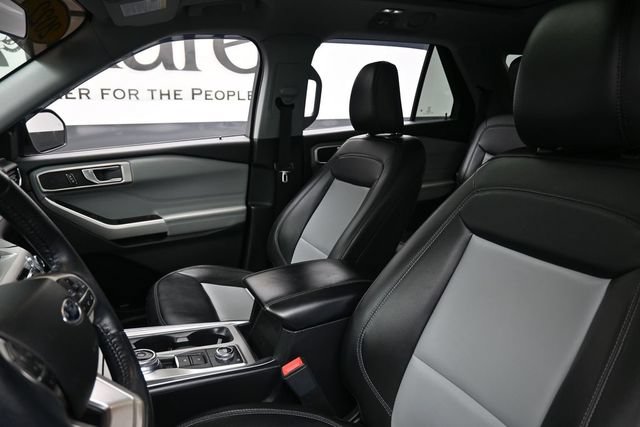 Used 2022 Ford Explorer XLT w/ Equipment Group 202A AWD/4WD image 17