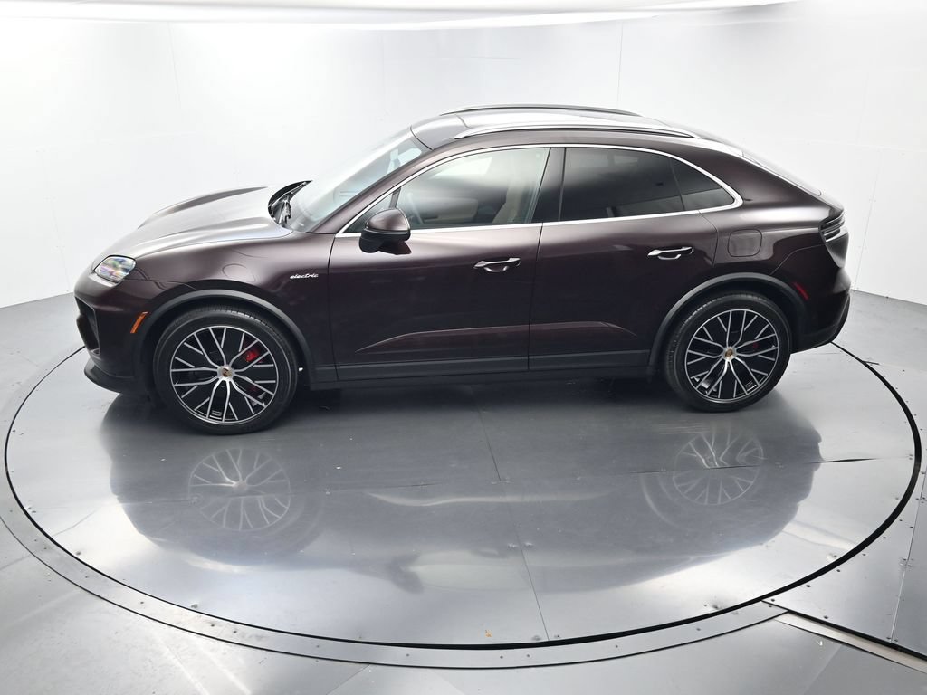 Certified 2025 Porsche Macan 4S Electric AWD/4WD image 36