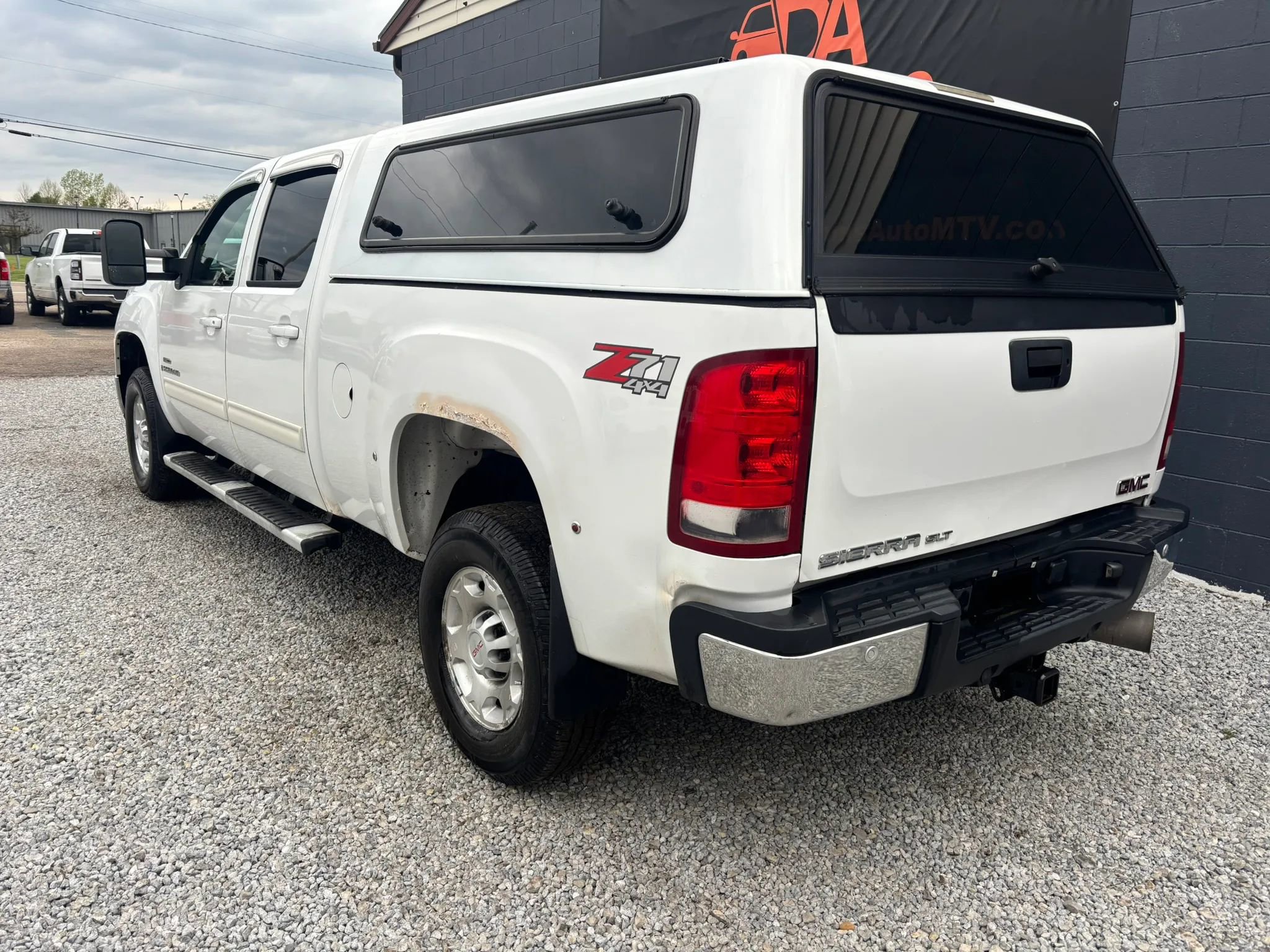 Used 2009 GMC Sierra 2500 SLT w/ SLT Convenience Package AWD/4WD image 3