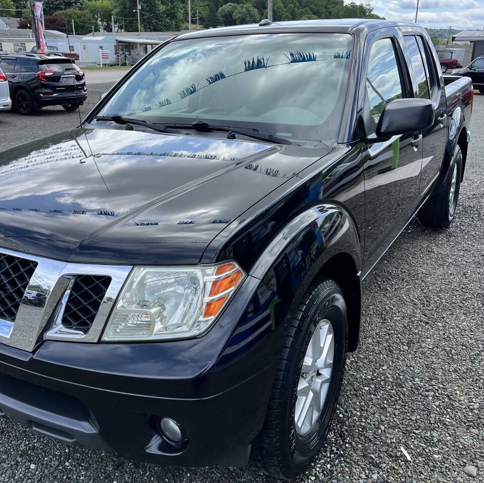 Used 2015 Nissan Frontier SV w/ SV Value Truck Package AWD/4WD image 8
